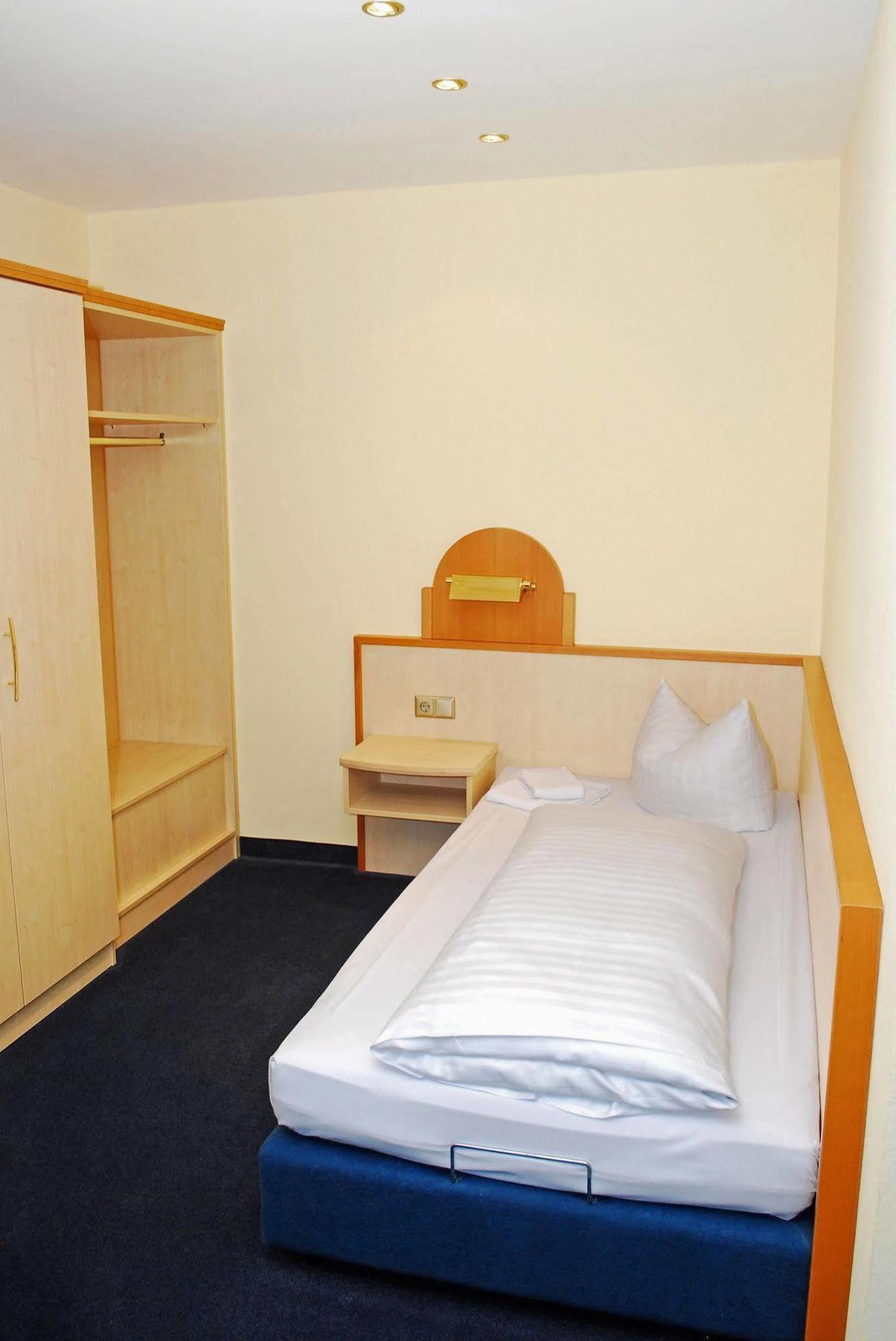 Partner Strauss 3* Wurzburg